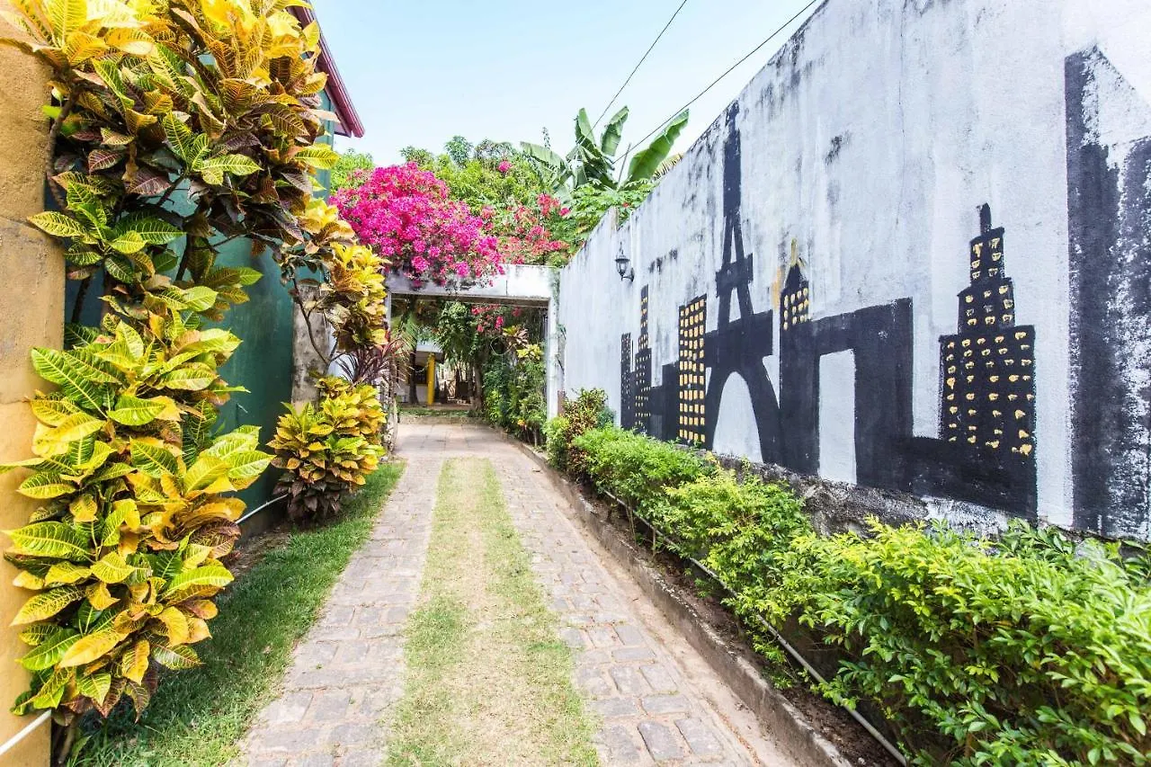 Backpacker Villas Colombo 3*,